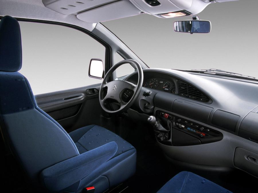  Citroen Jumpy Combi 2004 года  (фото 2 из 4)
